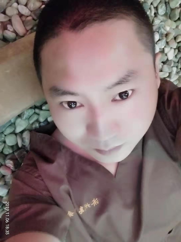 红枫叶的第一张照片--荆州相亲服务中心