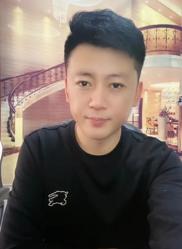 屋顶拾荒人的第三张照片--荆州相亲服务中心