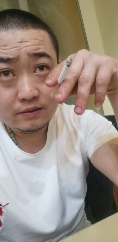 孤独的螃蟹的第一张照片--荆州相亲服务中心