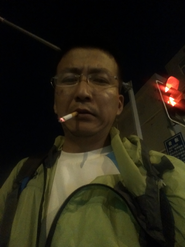 认真的生活的第一张照片--荆州相亲服务中心