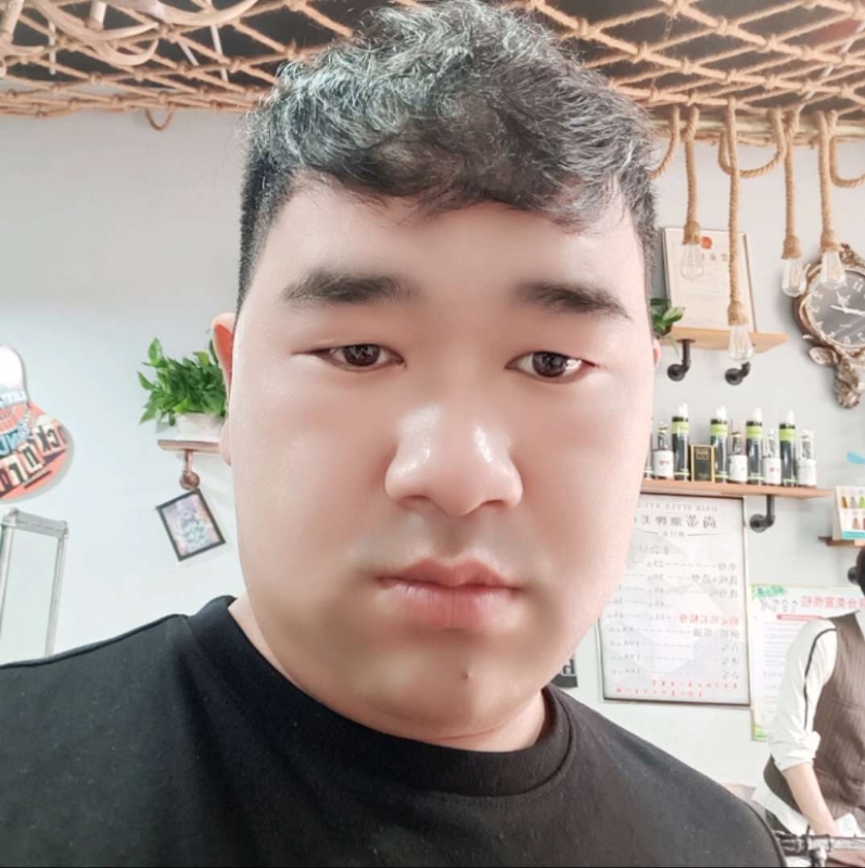 田野小伟的第一张照片--荆州相亲服务中心