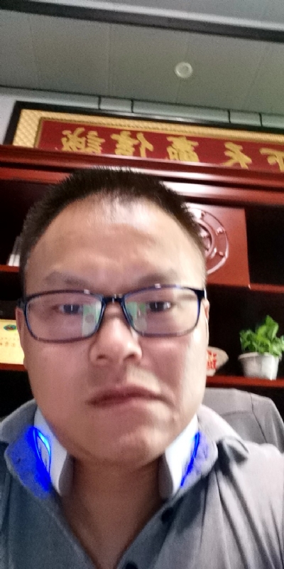 模具工匠的第一张照片--荆州相亲服务中心