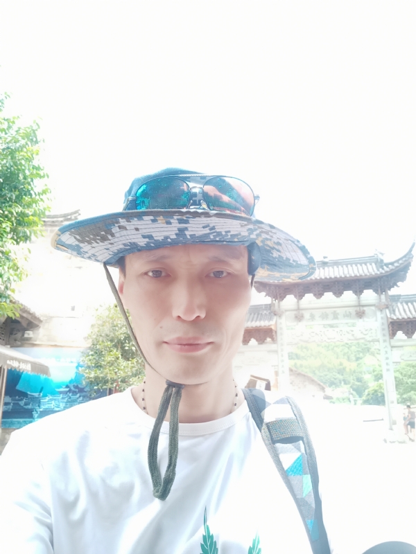 童群海的第一张照片--荆州相亲服务中心