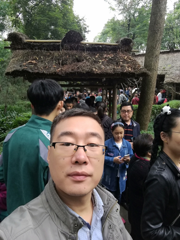 撑起一片天的第一张照片--荆州相亲服务中心