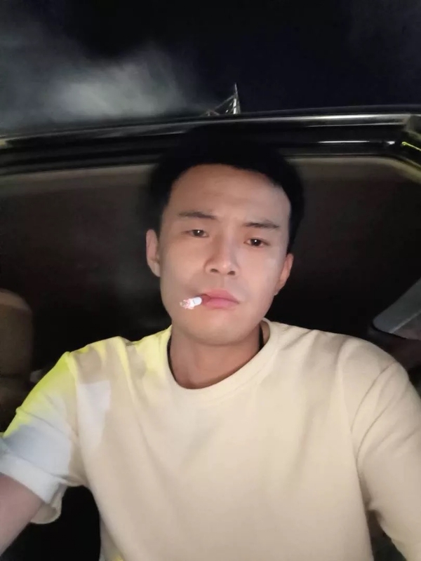爱睡觉的土拨鼠的第一张照片--荆州相亲服务中心