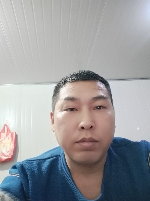 开着拖拉机去兜风的第一张照片--荆州相亲服务中心