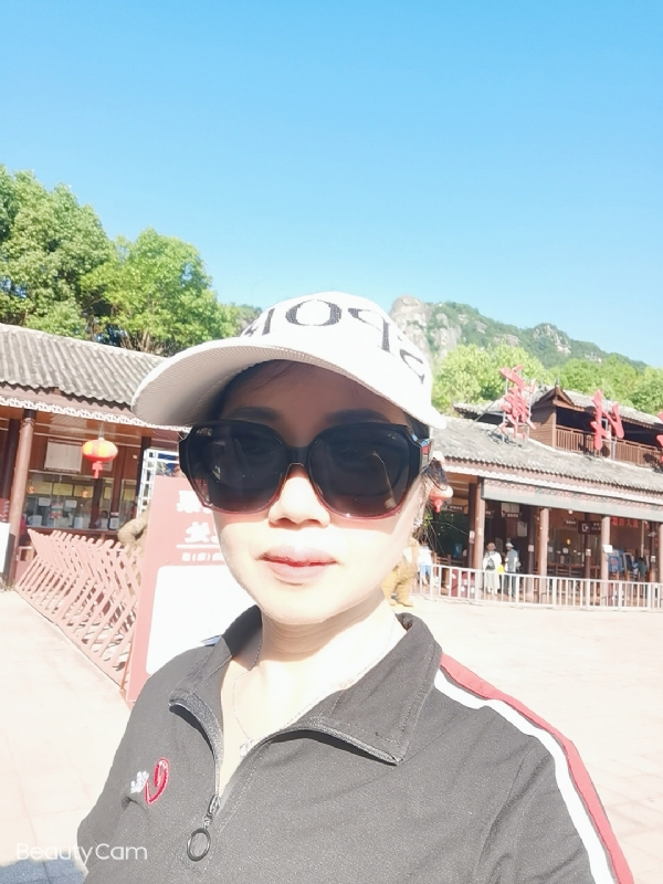 山百合的第一张照片--荆州相亲服务中心