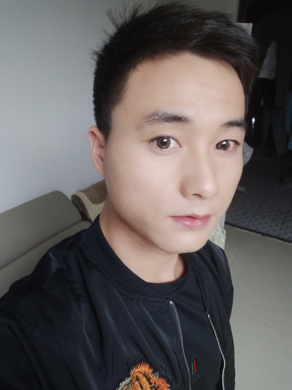 何凡的第三张照片--荆州相亲服务中心