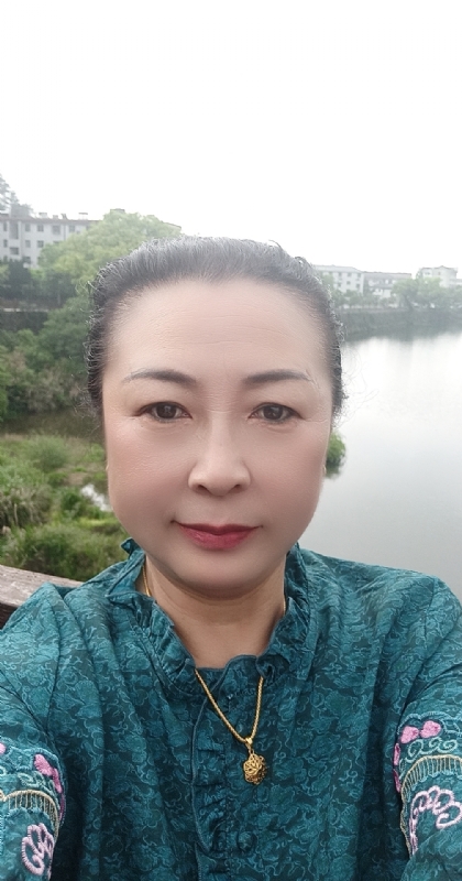 雨中情的第一张照片--荆州相亲服务中心