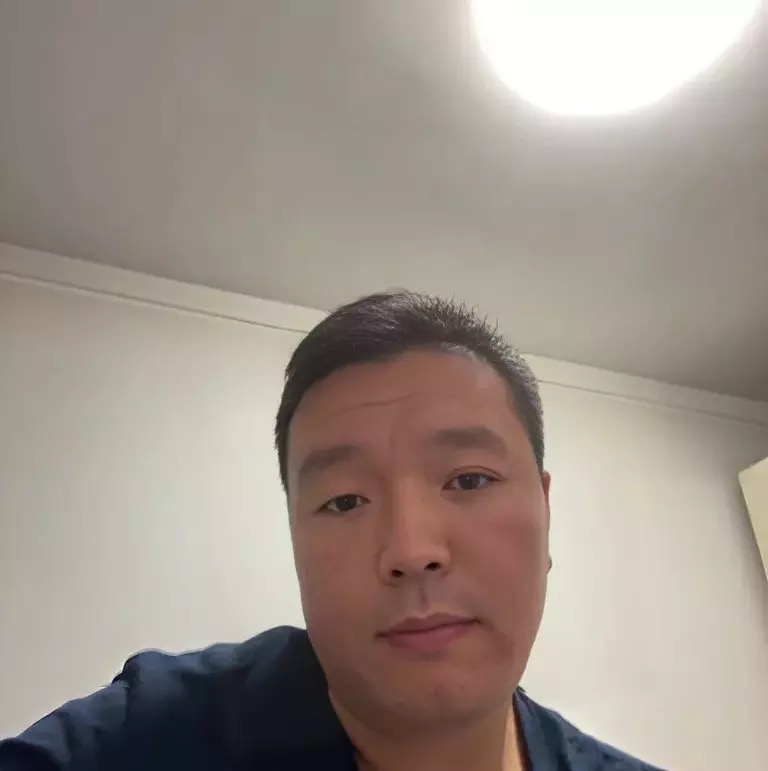 穿唐装的松鼠的第一张照片--荆州相亲服务中心
