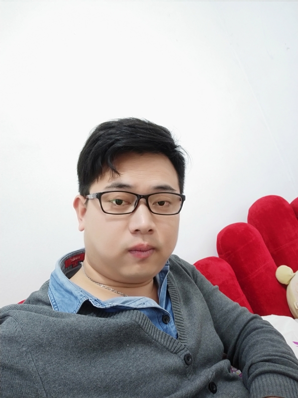 何必在亿的第一张照片--荆州相亲服务中心