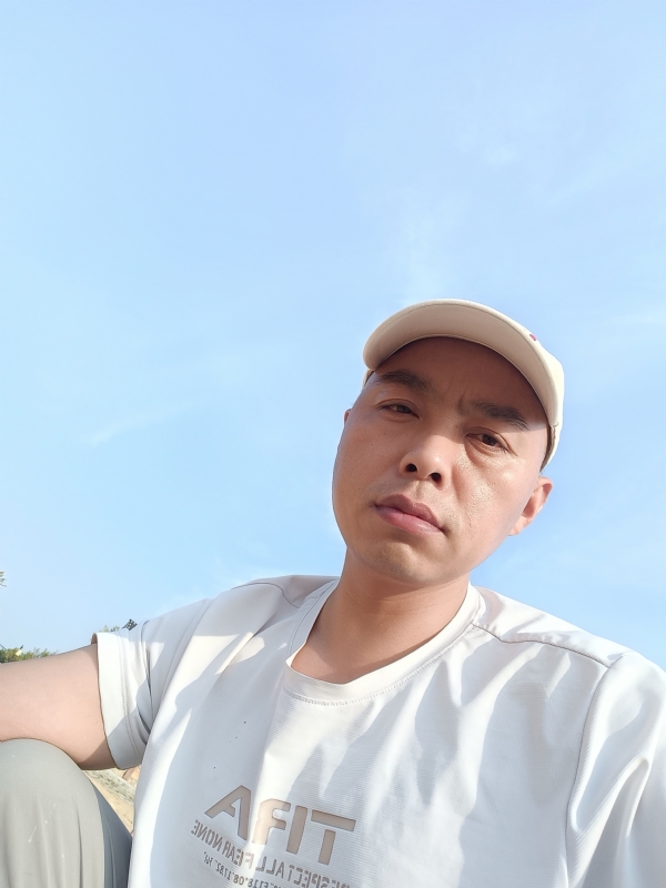 哥哥的第一张照片--荆州相亲服务中心