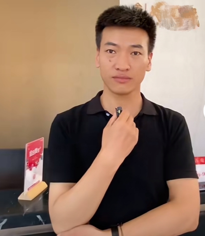 一杯梁白开的第一张照片--荆州相亲服务中心