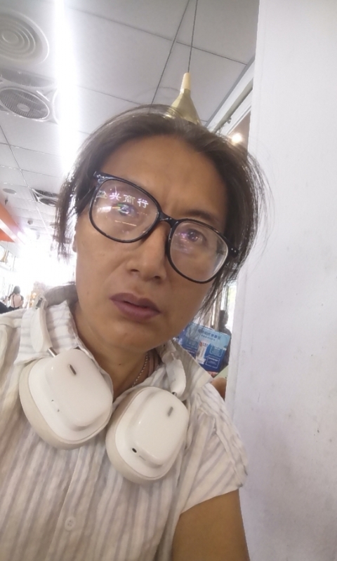 冬天的蔷薇的第三张照片--荆州相亲服务中心
