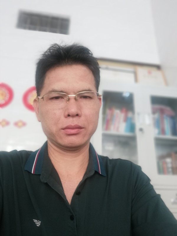 后视镜的第一张照片--荆州相亲服务中心