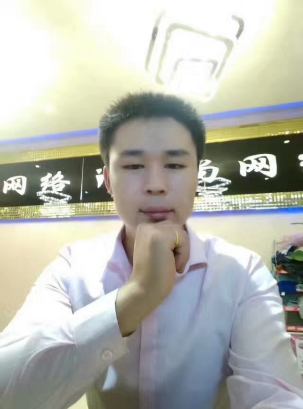 沉默寡言的第一张照片--荆州相亲服务中心