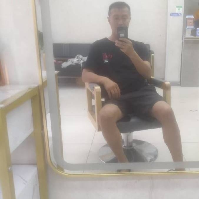 闫杰的第一张照片--荆州相亲服务中心